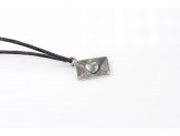 Colgante sobre con corazón...