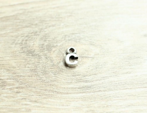Colgante letra "C" 12mm