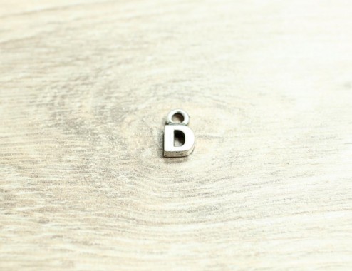 Colgante letra "D" 12mm