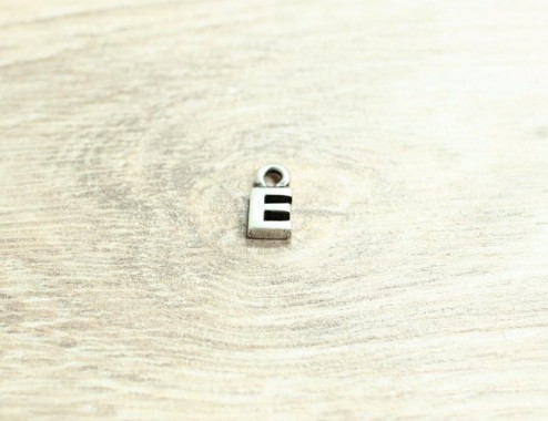 Colgante letra "E" 12mm