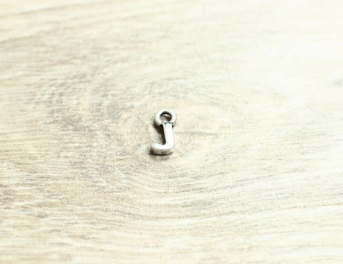 Colgante letra "J" 12mm