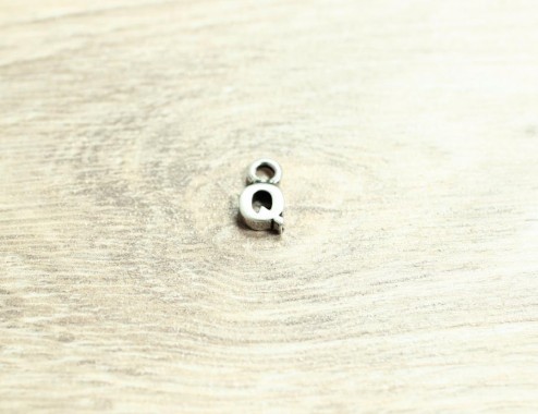 Colgante letra "Q" 12mm