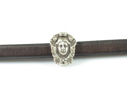 Entrepieza regaliz cara mujer