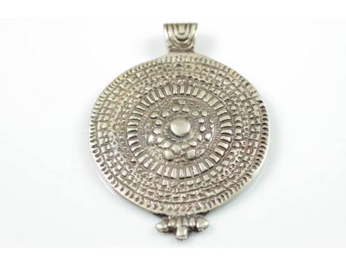 Colgante redondo con pico...