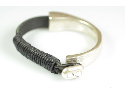 Pulsera media caña con 2...